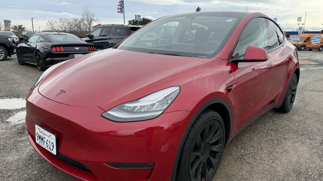 TESLA MODEL Y 2020 5YJYGDEE2LF057123 image